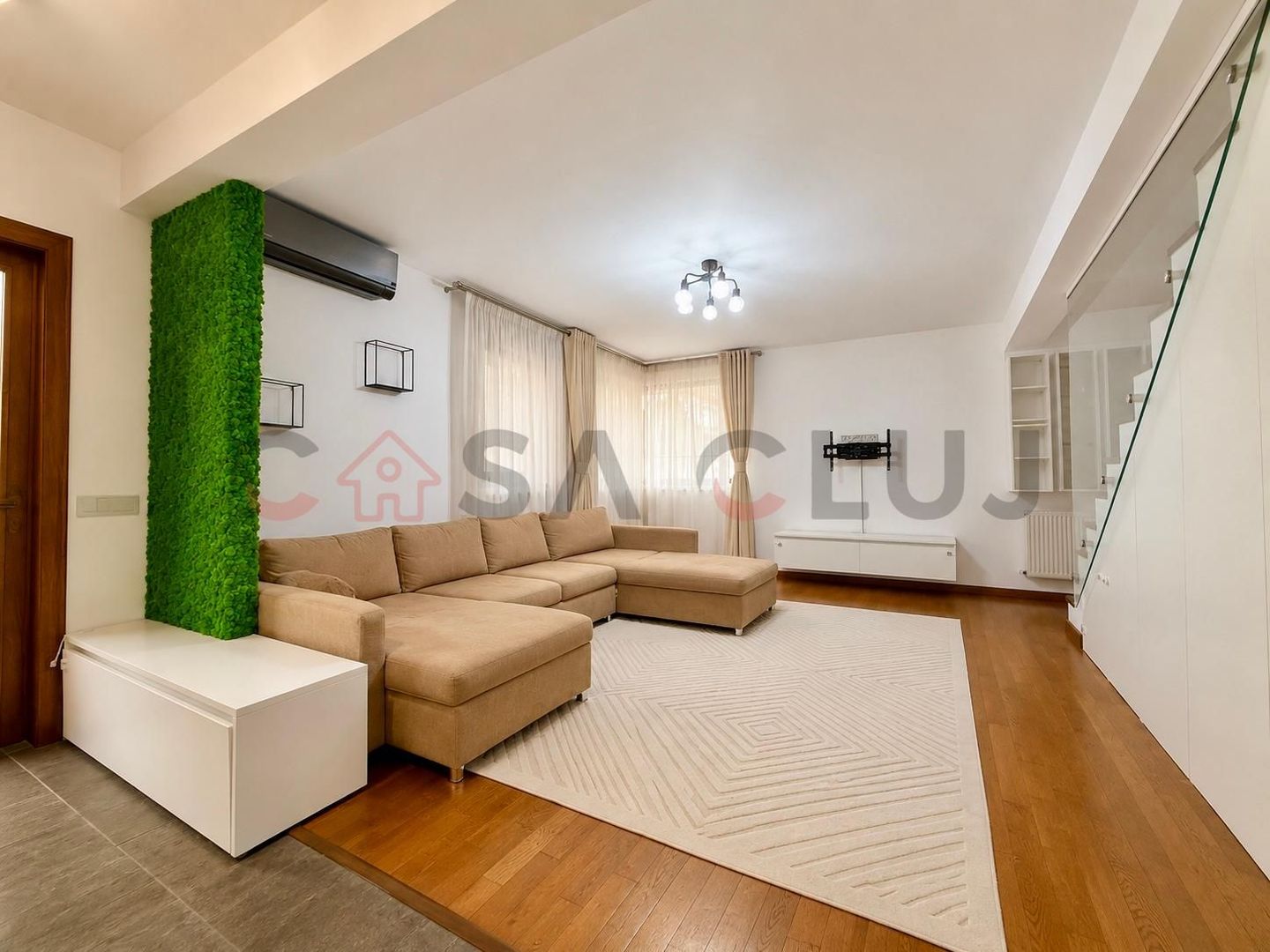 Apartament în vilă, curte, la cheie, parcare, Europa - Poză 10
