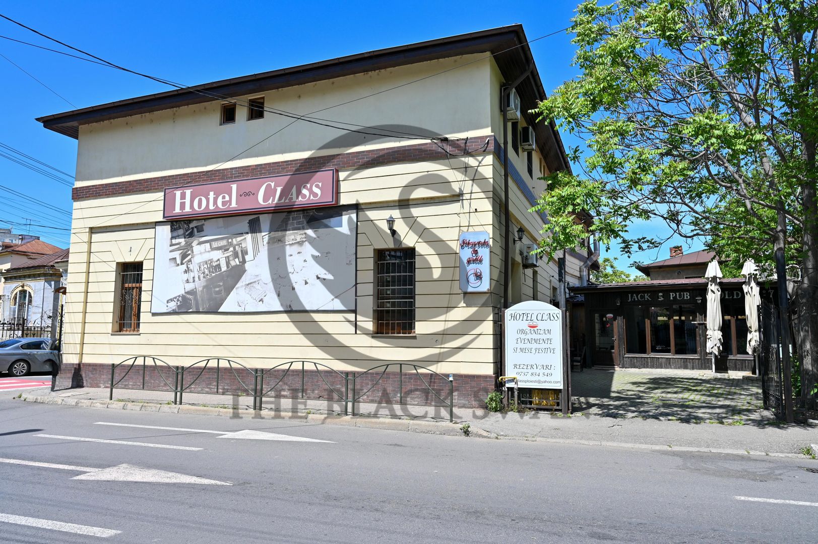 Hotel cu 16 camere de vanzare | Ultracentral, Ploiesti I Investitie - Poză 1