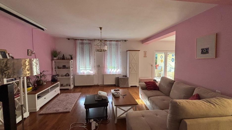 Vila deosebita aproape de padure - Poză 19