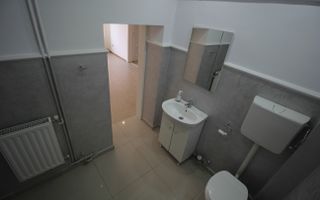 Spatiu birouri 4 camere, 2 băi,100 mp. zona centrală - Poză 7