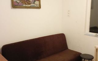 Garsonieră de vânzare,  etaj 2, baie proprie, zonă liniștită. - Poză 1