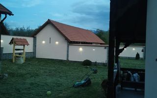 Casa renovata 3 camere teren liber 1250 mp grădină 1400 mp in Colun - Poză 24
