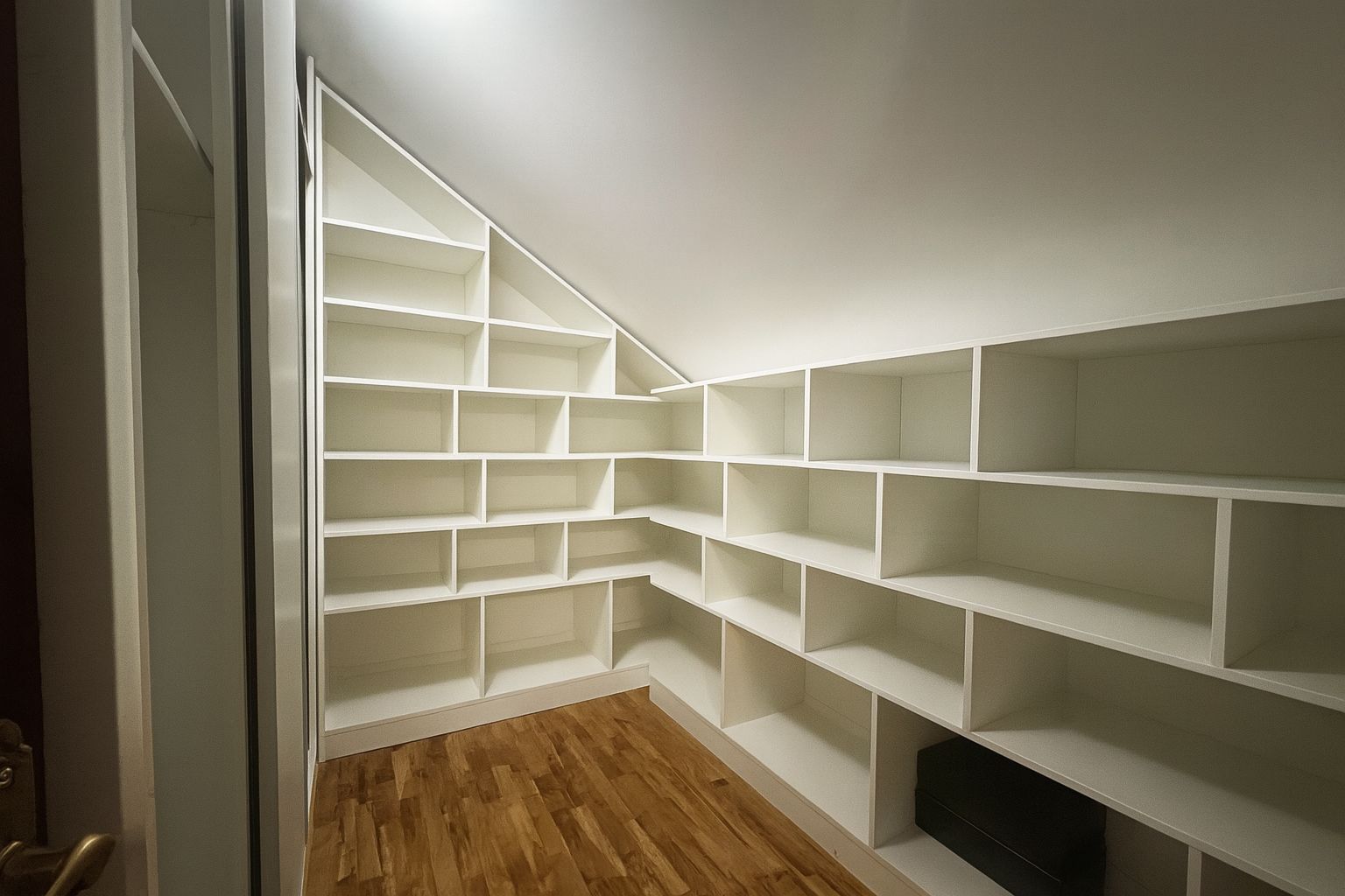 CASA COMPLET UTILATA SI MOBILATA MODERN CU GRADINA | 1100 MP |MARGINEA - Poză 36