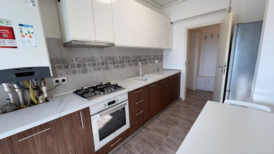 AP. 2 CAMERE BLOC NOU, CENTRALA PROPRIE, PARCARE INCLUSA, METROU 9 MIN - Poză 3