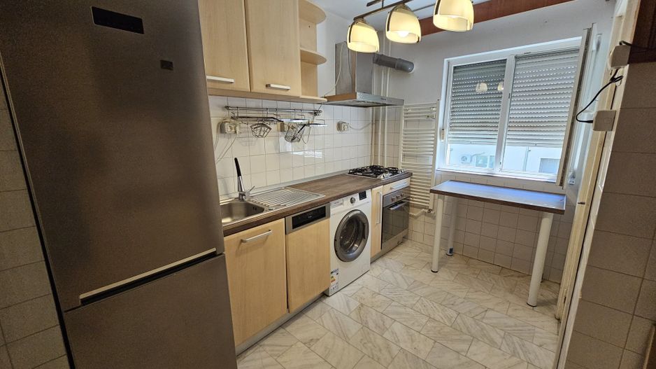 Etaj intermediar | 3 camere | 66 mp + balcon | Zona Spitalul Județean - Poză 1