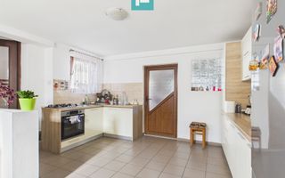 Casă cu 4 camere, curte și atelier mecanic - Sebeș - Poză 9