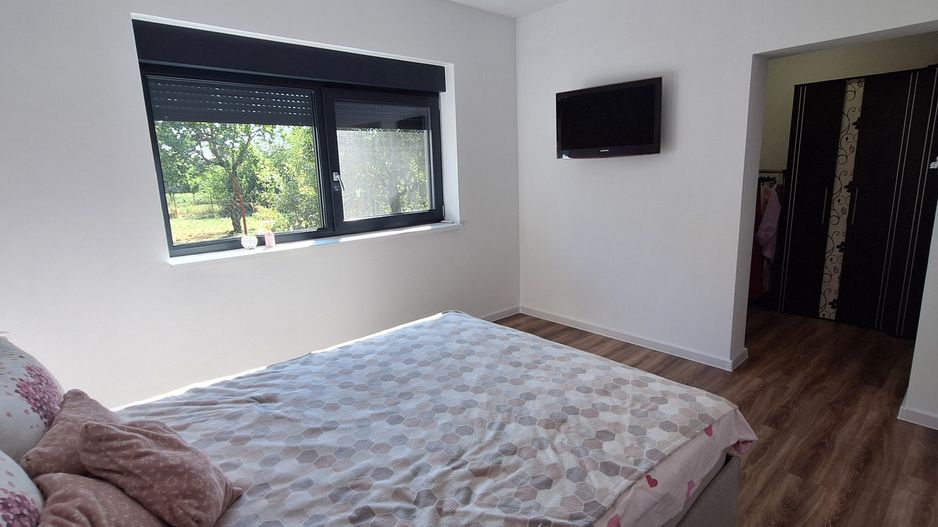 Casa individuala parter cu garaj - Dumbravita - Poză 16