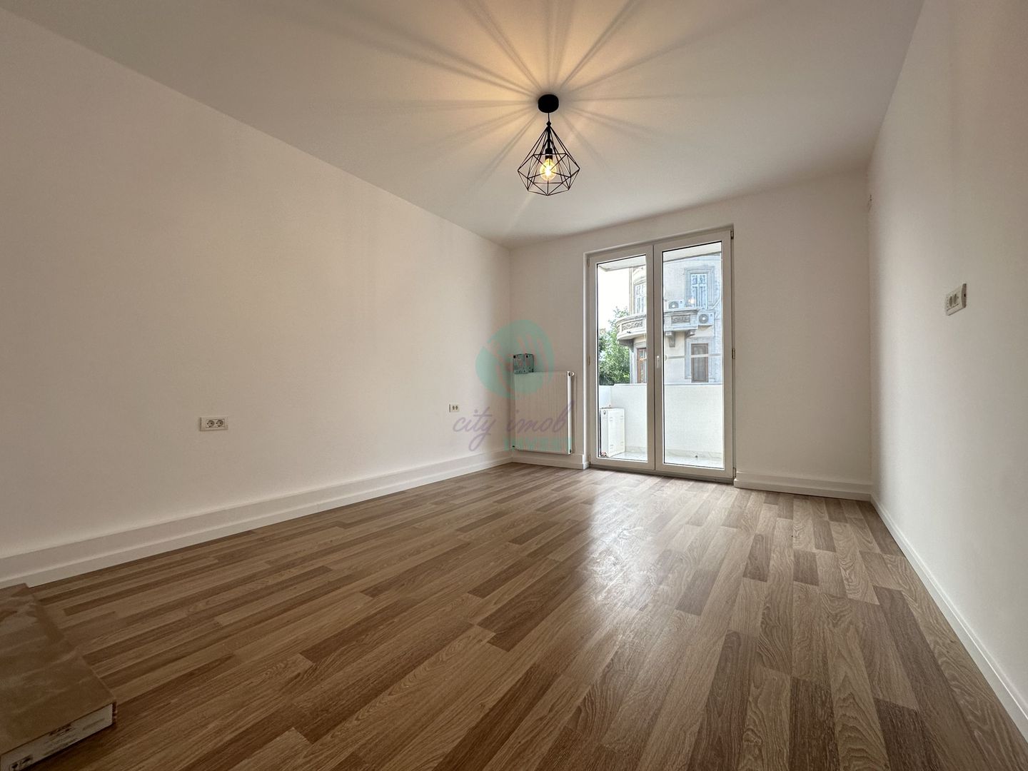 2 camere RENOVATE zona Calea Calarasilor - Piata Sfantul Stefan - Poză 5