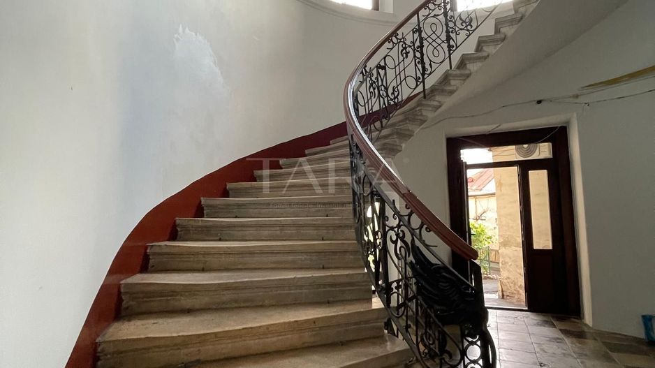 EXCLUSIVITATE. Apartament interbelic. Confort și eleganță. UMF - Poză 2