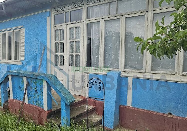 Casă bătrânească de vânzare în Costuleni – 4 camere, beci, fântână, teren 2700 mp - Poză 3