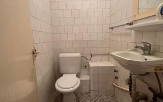 Apartament cu 3 camere2 bai si 2 balcoane situat in zona Dambovita - Poză 9