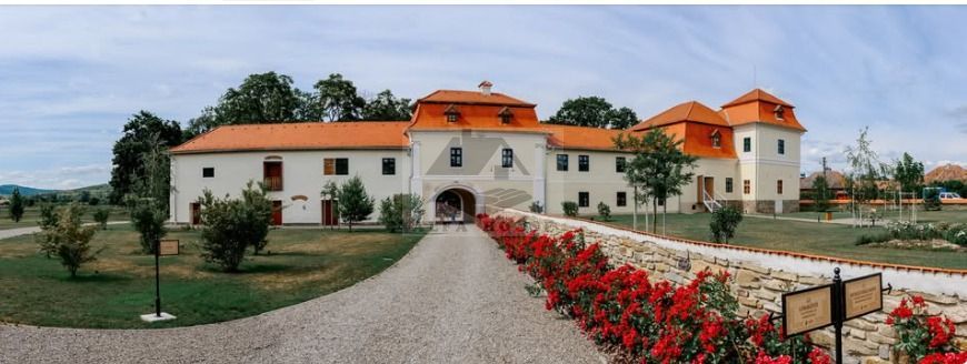 Casă 3 camere, priveliște Castelul Ugron – pretabil si pentru investie - Poză 1