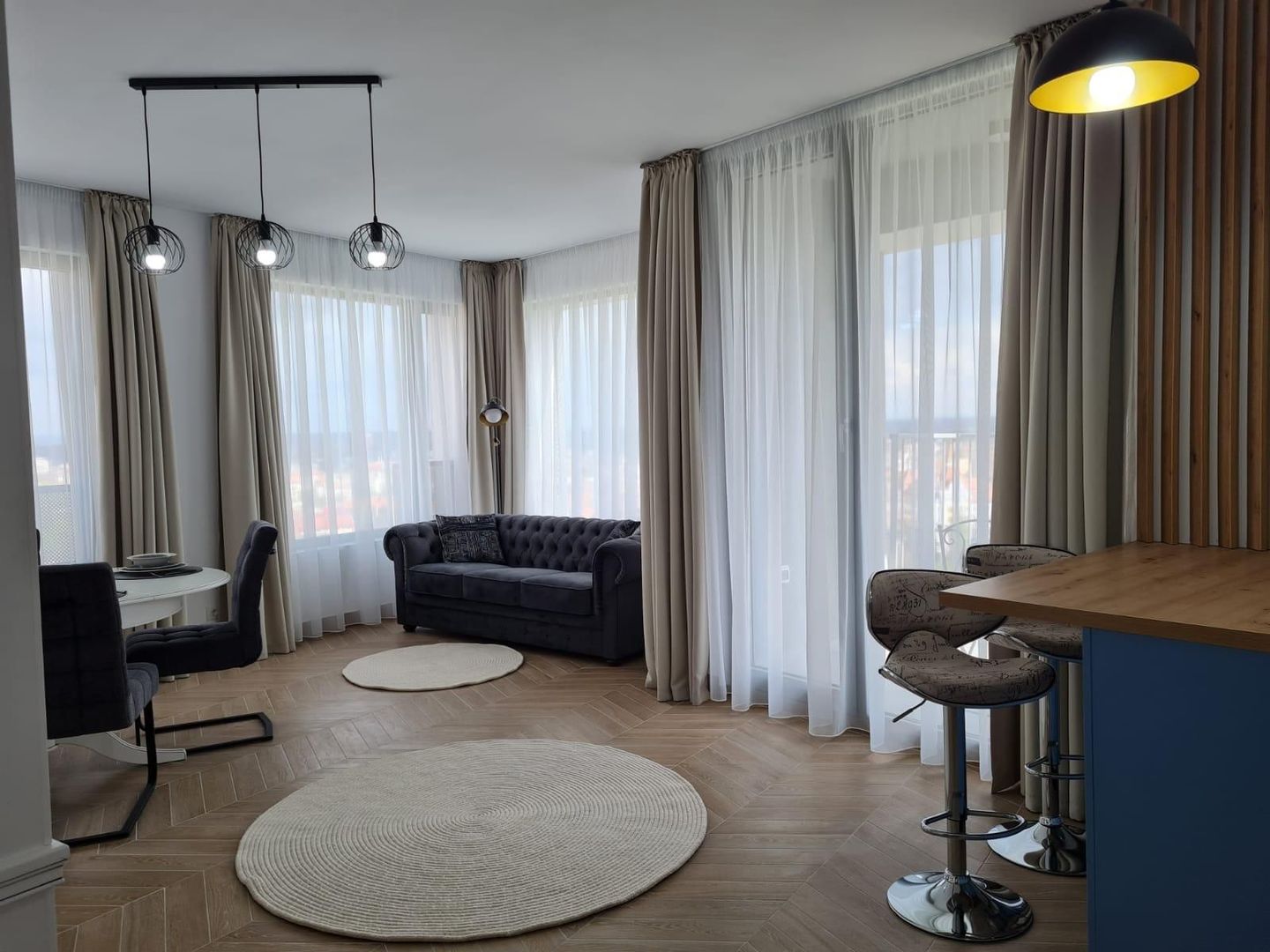 Apartament cu 3 camere si loc de parcare-  ISHO - Poză 1
