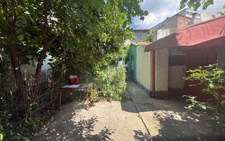 "Casa bunicii" pe un lot de teren de 307 mp - Poză 3