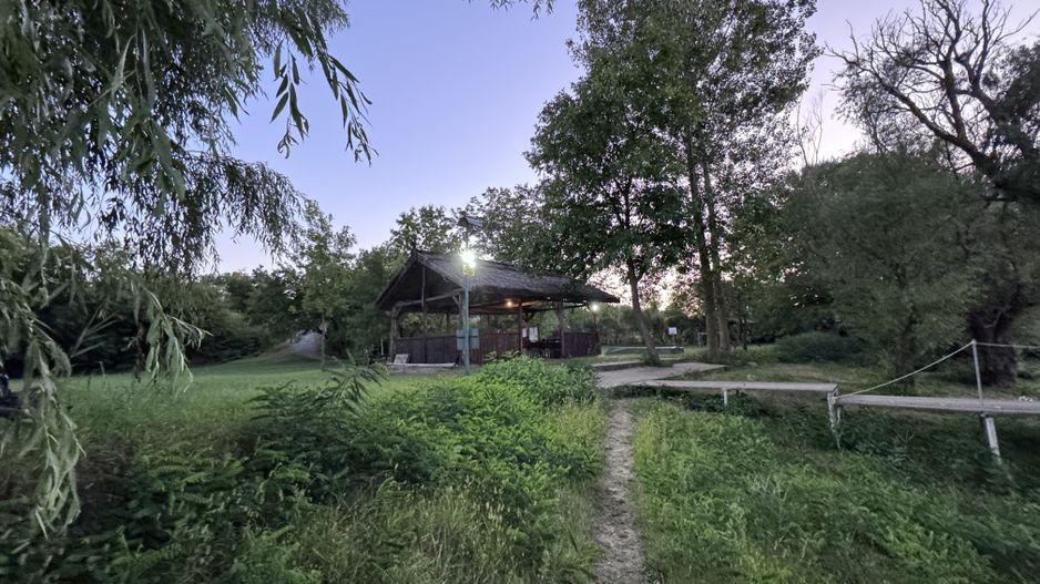 Hotel 25 camere 100 m deschidere DELTA DUNARII teren 12000 mp acces auto - Poză 27