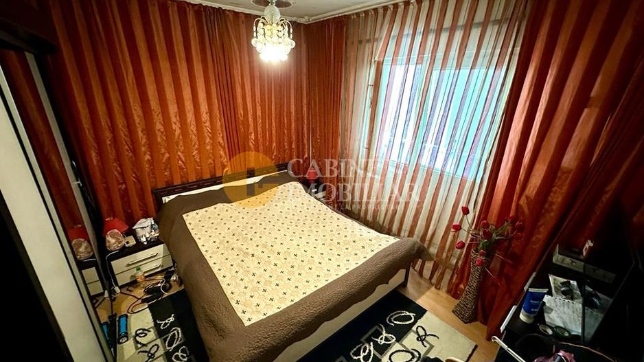 3 Camere Decomandat - Etaj 3 - Zona Nicolina 2- Bloc 1982 - Poză 6