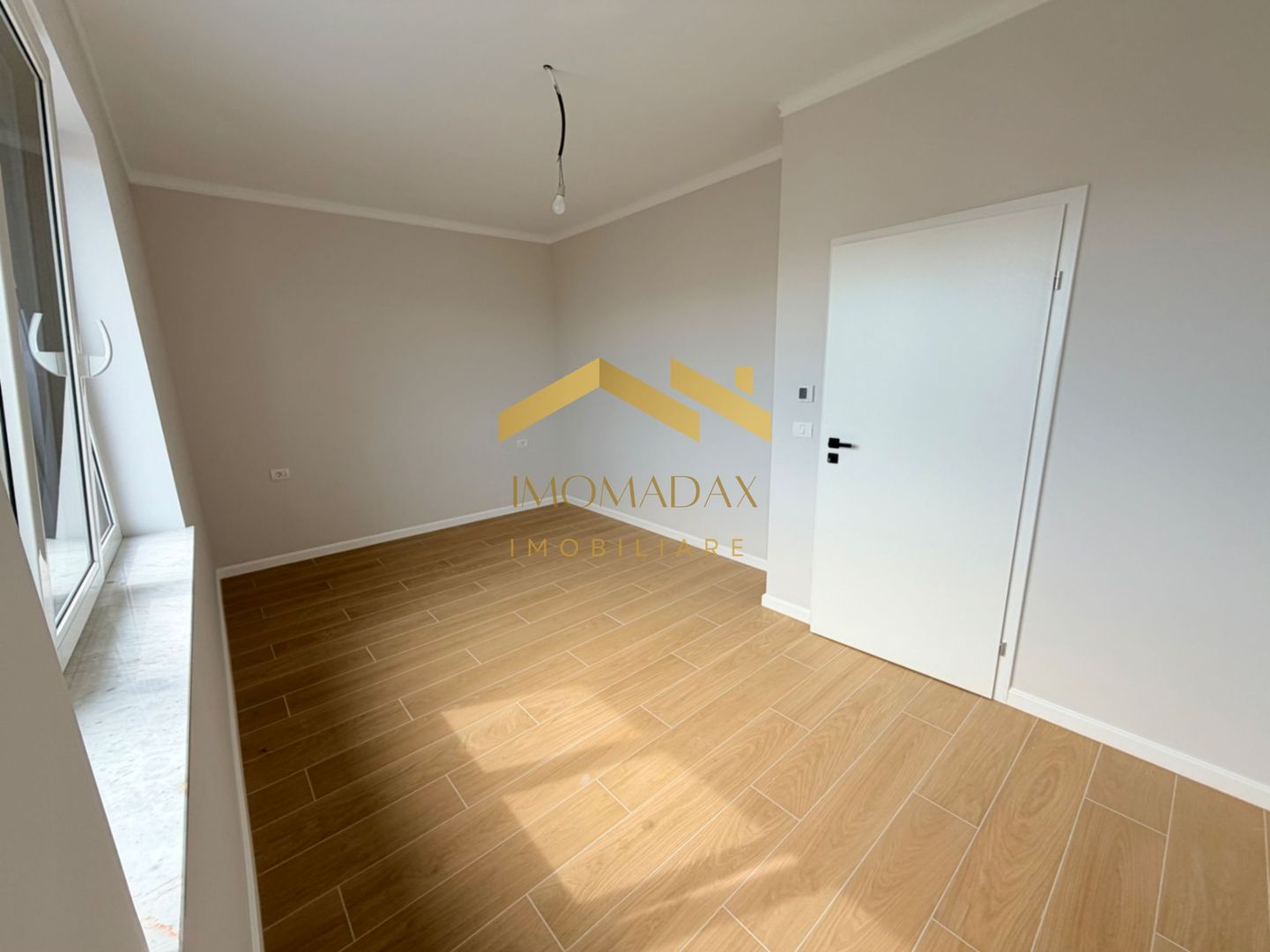 Bucovăț-Duplex 4 Camere-La Cheie - Poză 23