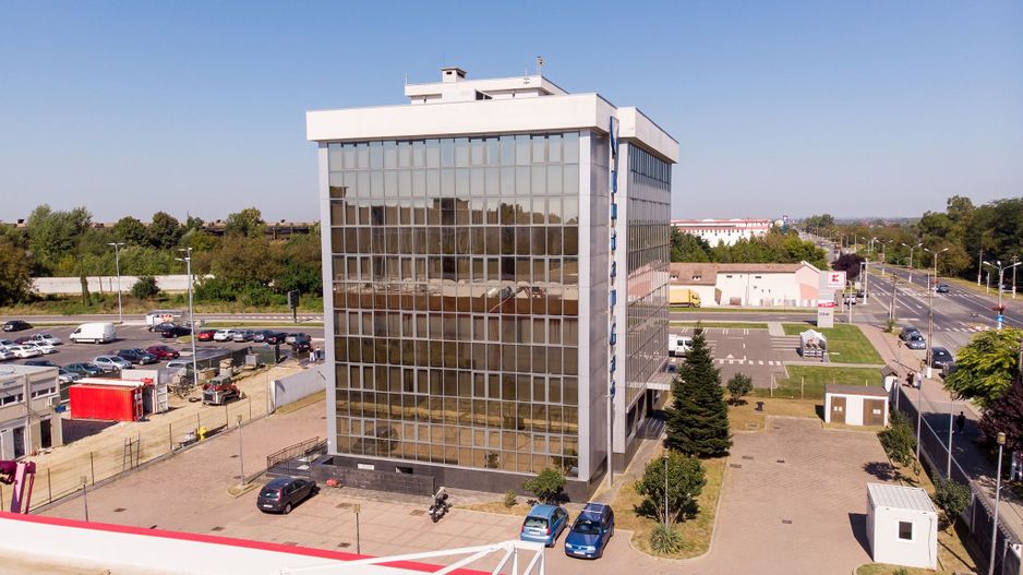 Cladire cu functiuni mixte - Poză 3