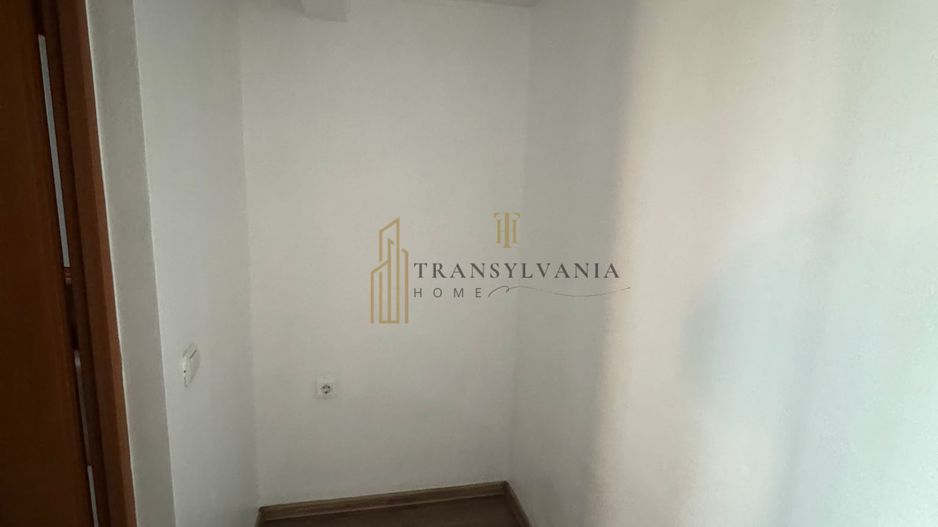 Apartament pe 2 niveluri, intabulat,  Zona Stefan cel mare - Poză 7