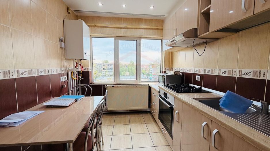 De vanzare Apartament 3 camere Tiglina 3, Galati, 75mp, et.4/4 - Poză 1