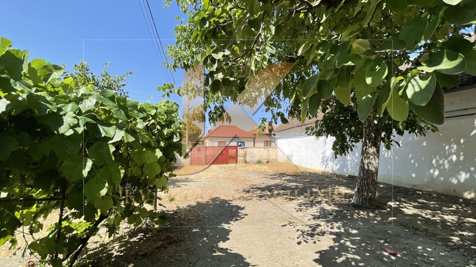 Casa individuală renovată 2 camere, 300mp teren. Zona Aradul Nou! - Poză 1