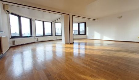 Casă spațioasă 5 camere | Valea Ursului La stradă principală |