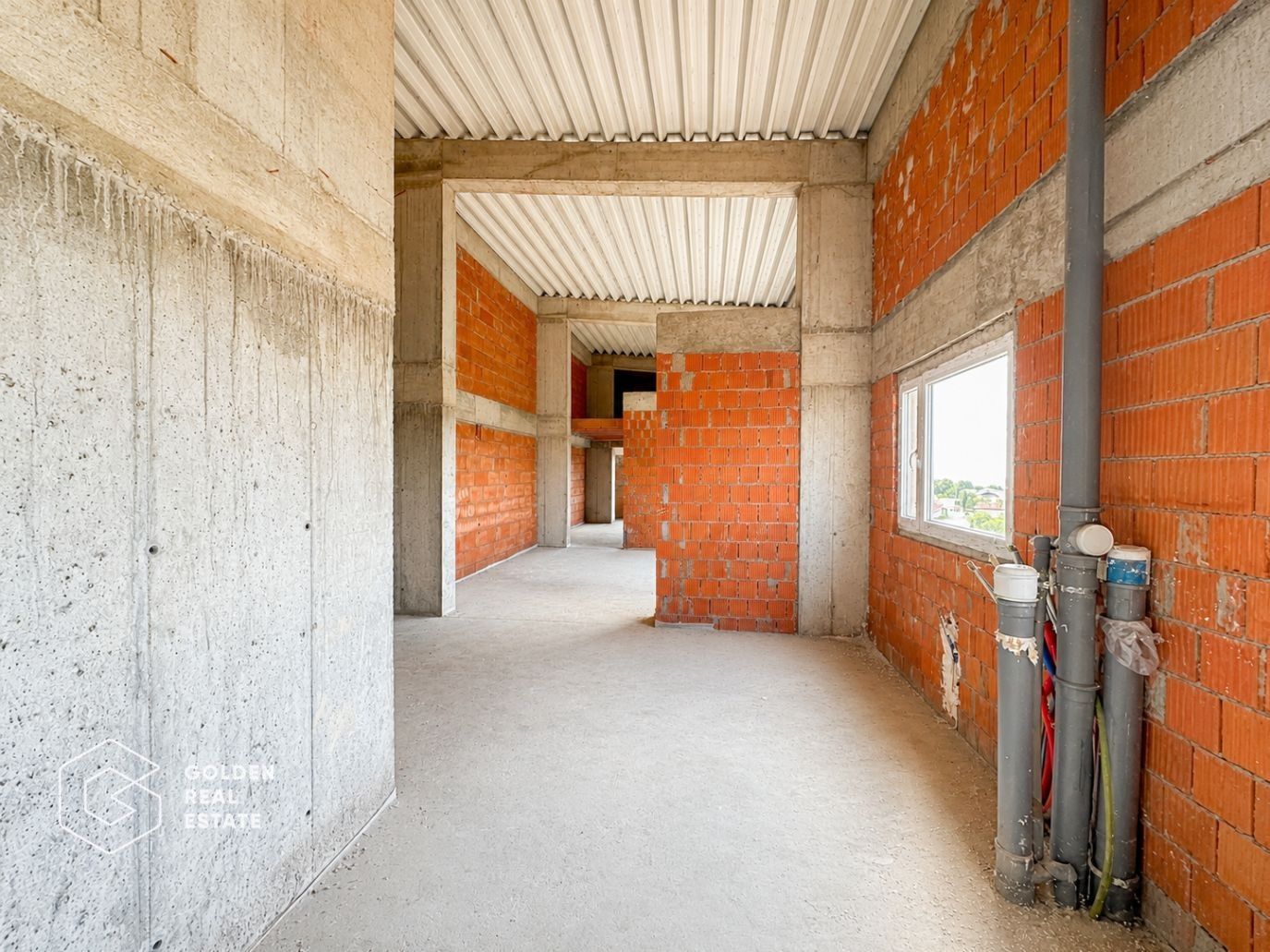 Penthouse cu potential exceptional, la rosu, 170mp, mansardabil pana la 300mp - Poză 4