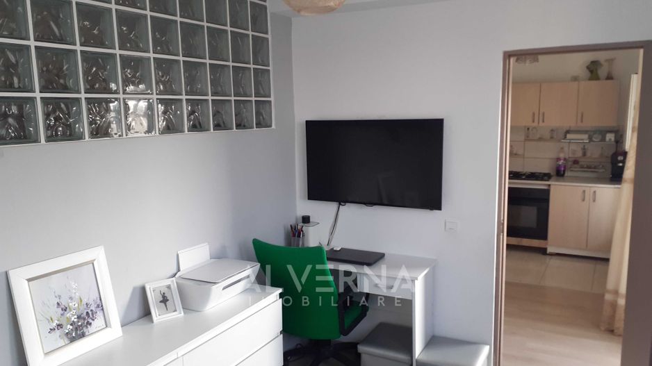 Apartament 3 camere, 57mp, decomandat, parcare, zona Petrom, Baciu - Poză 4
