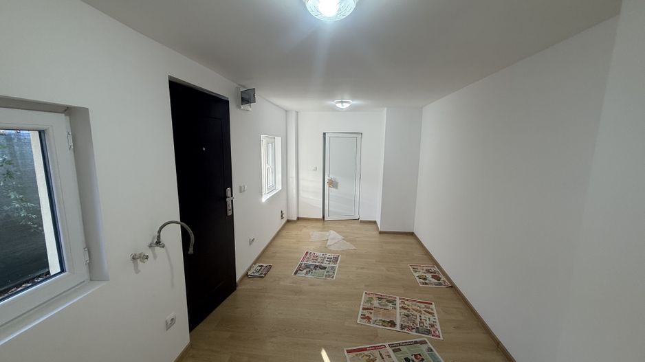 2 corpuri de Casă renovate + teren 125 mp Campina - Poză 21