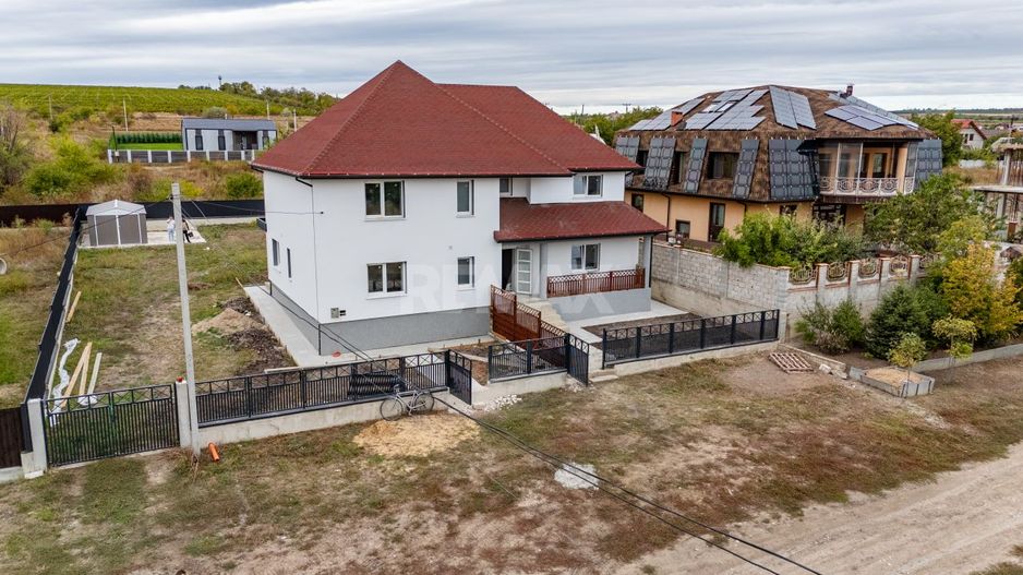 Duplex Modern în Ghidighici – 4 Camere, 96 m², 6 Ari, la 10 Minute de Chișinău - Poză 6