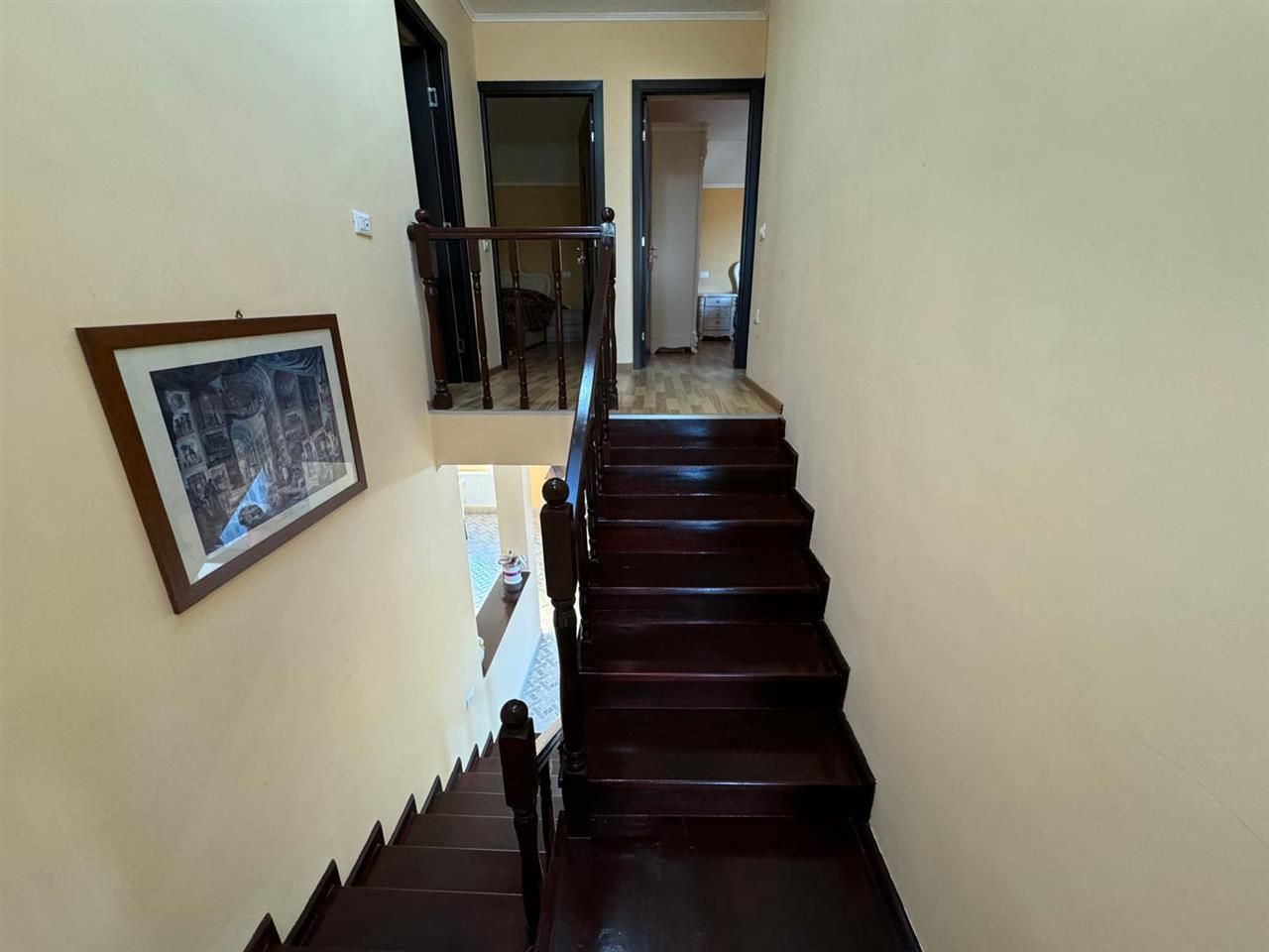 Rezidenta distincta, design arhitectural rafinat, priveliste minunata in Corunca - Poză 6