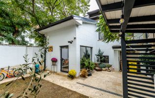 Apartament tip casa, cu gradina proprie, in zona centrala a Aradului