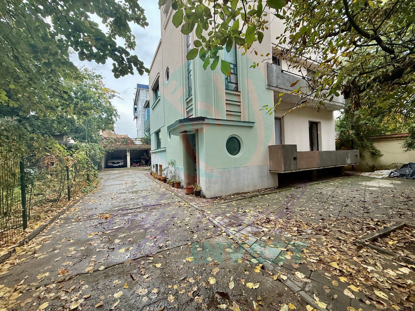 Proprietate cu farmec Art Deco în Cartierul Evreiesc cu multa verdeata - Poză 3