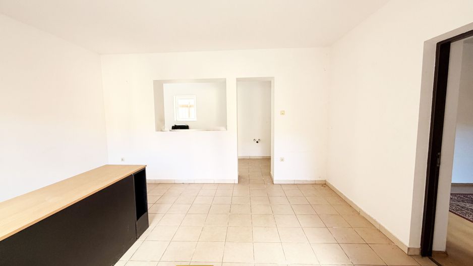 Apartament spațios la parter |ideal pentru locuire, birou, investiție - Poză 1