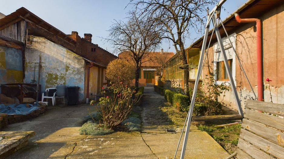 Casă individuală cu teren de 1100 mp și 3 apartamente în curte - Poză 32