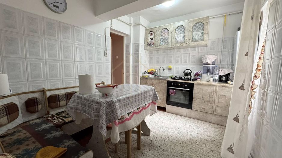 Apartament 3 camere zona de jos - Poză 3