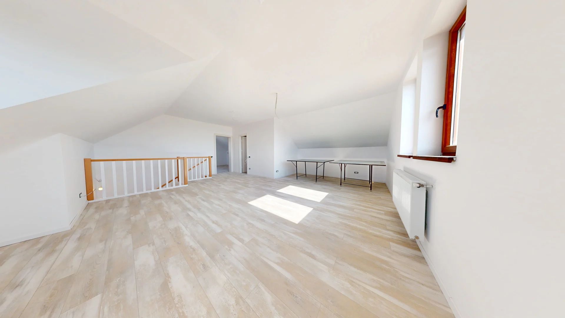 Vila cu arhitectura deosebita in Izvor-Tarlungeni - Poză 12