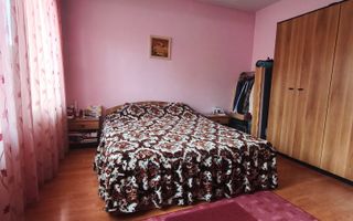 Apartament cu 3 camere, et1 , 90 mp la casă zona Centrala - Poză 2