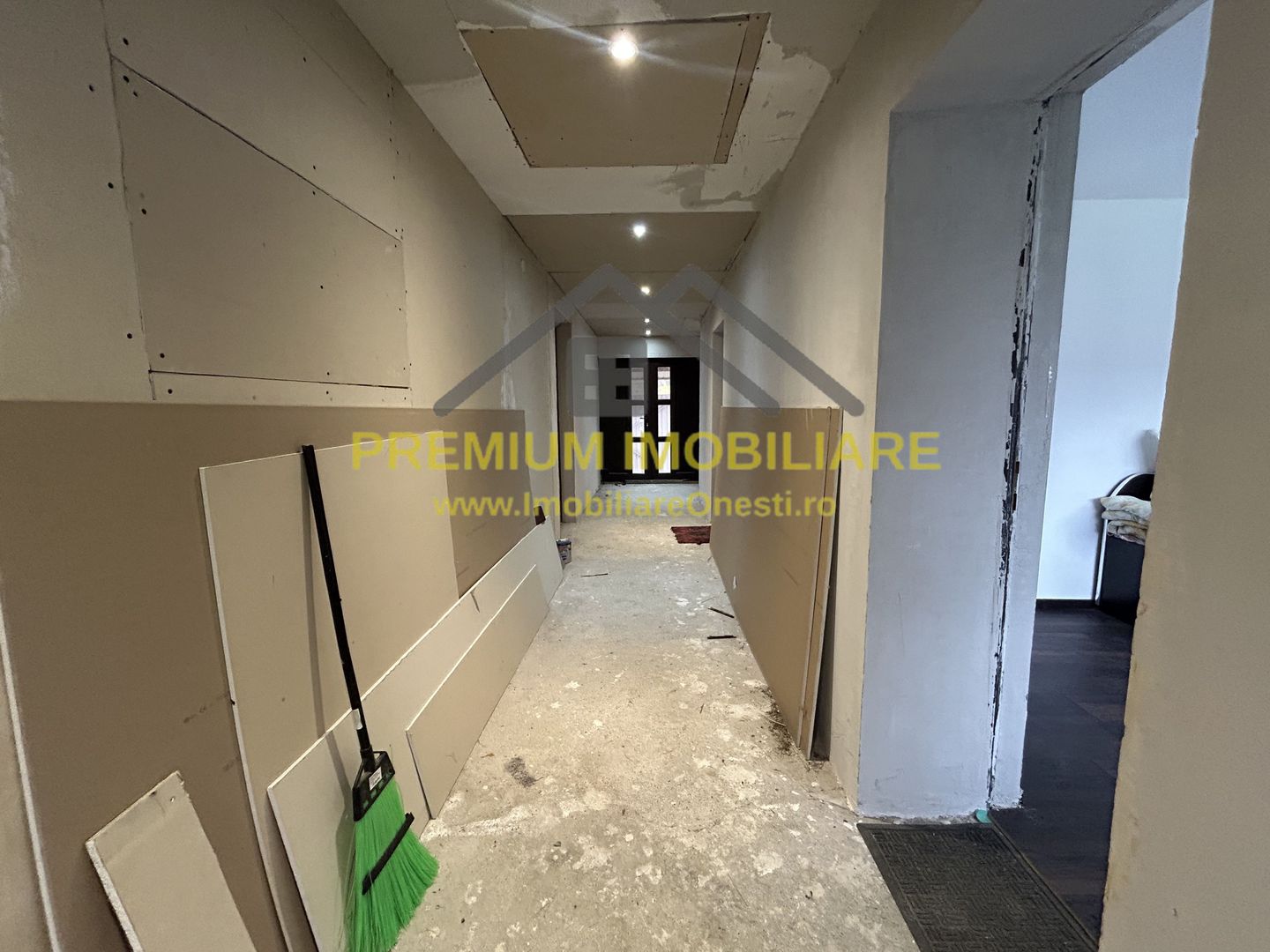 Casa de vanzare in Slanic Moldova . - Poză 4