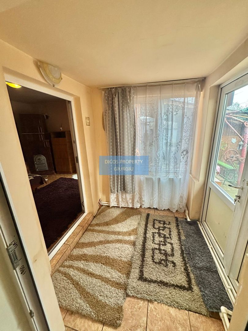 De vânzare casă cu 4 camere, garaj - Poză 11