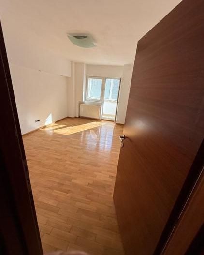 BRASADAS inchiriaza ap 3 cam birou/locuit - terasa - Unirii. - Poză 7