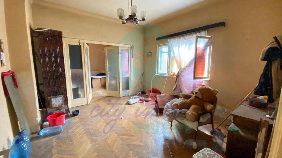 Teren 374 mp si 2 corpuri cu 7 apartamente - Poză 12