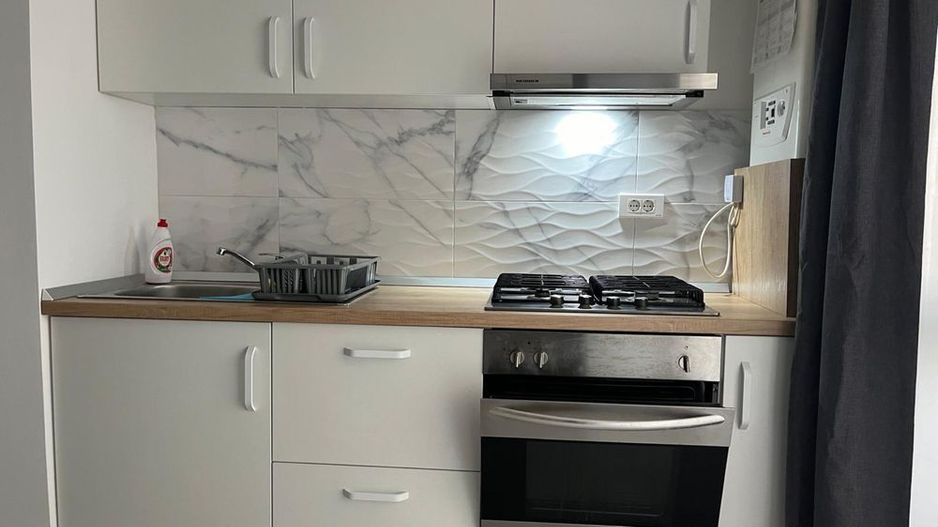 Apartament 2 camere tip studio, lux, parcare inclusă, centrală proprie, etaj 1 - Poză 3