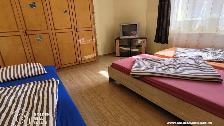 Casa tip duplex cu mult spatiu interior, 8 camere, zona Gai - Poză 3