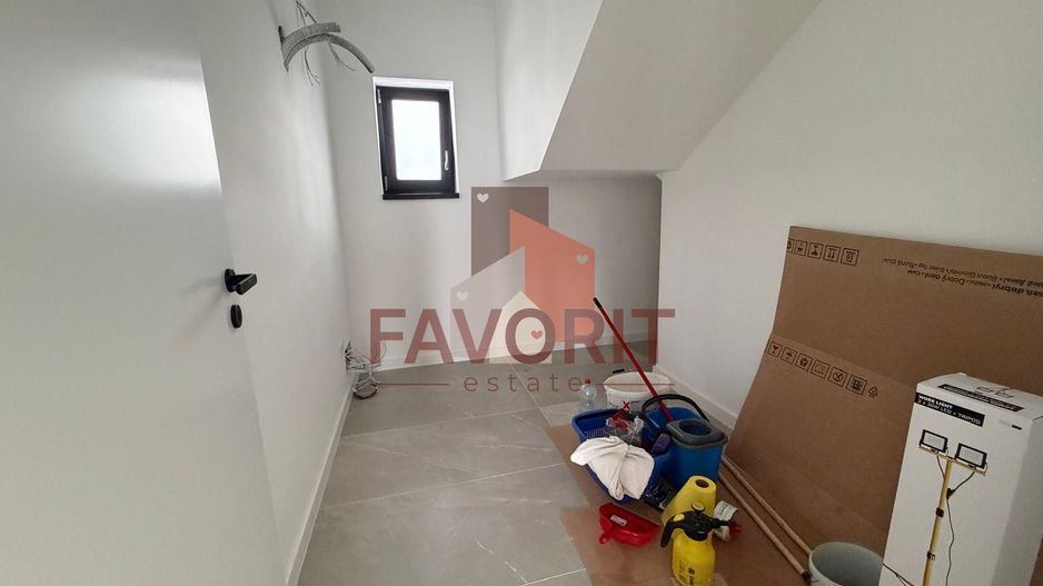 Triplex in Sacalaz | Finisaje premium | 4 camere | Asfalt | 2 balcoane - Poză 12