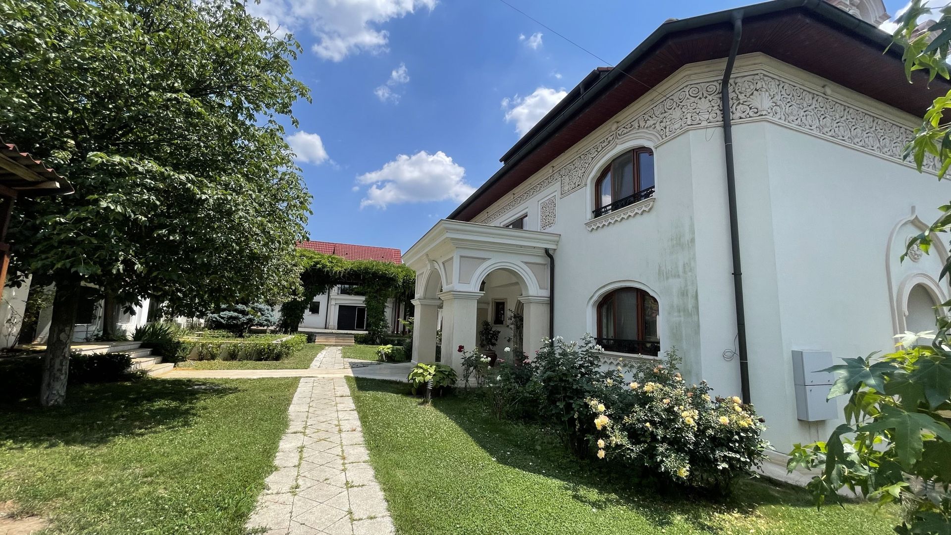 Domeniu vila Balotesti 4000 mp teren 60 m deschidere lac - Poză 4