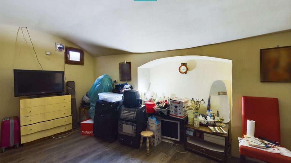 Apartament la curte comuna, Boul Roșu. - Poză 6