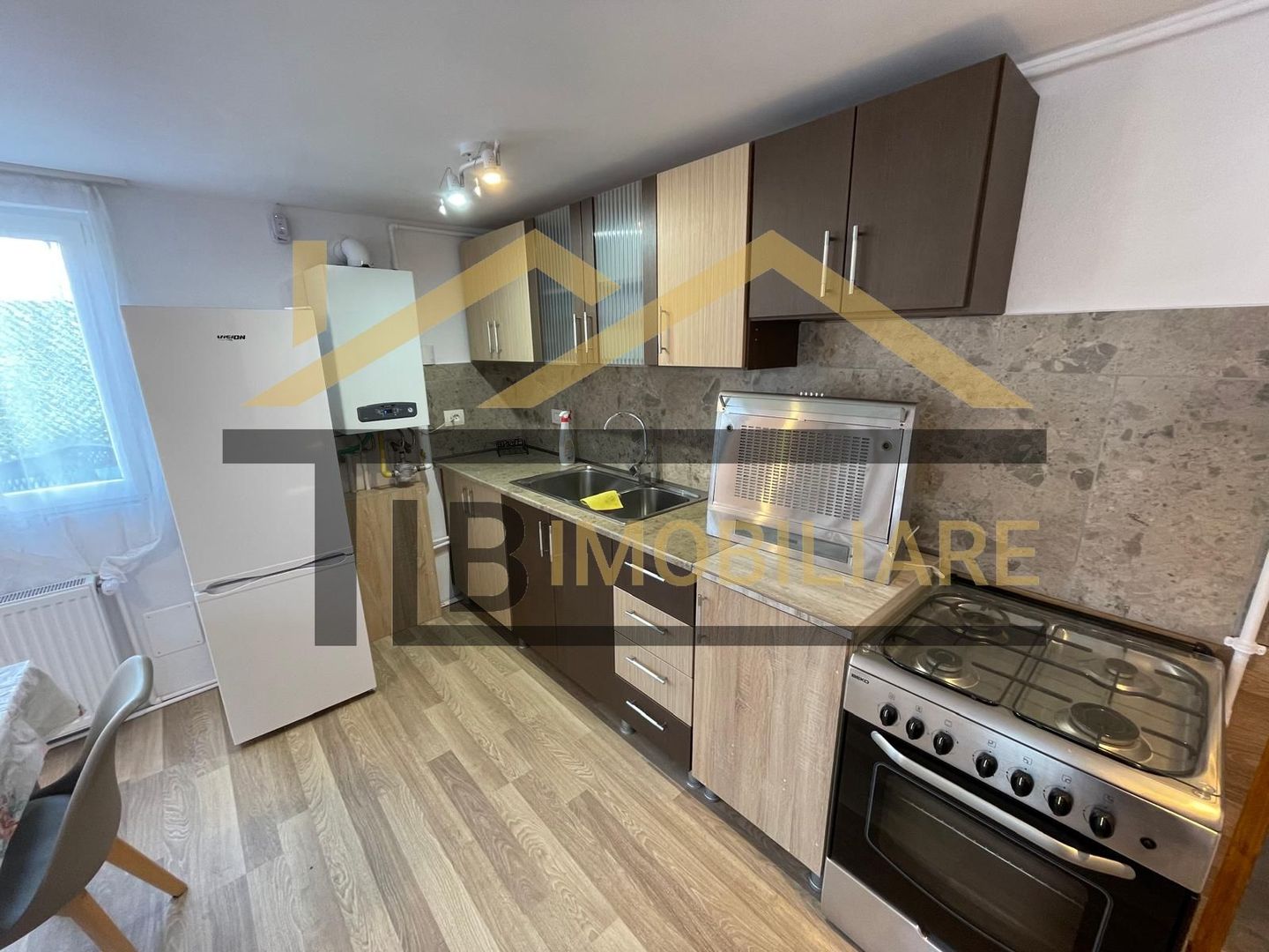Casa de 3 camere, 50 mp, 30 mp terasa, Zona Sangeorgiu de Mures - Poză 3