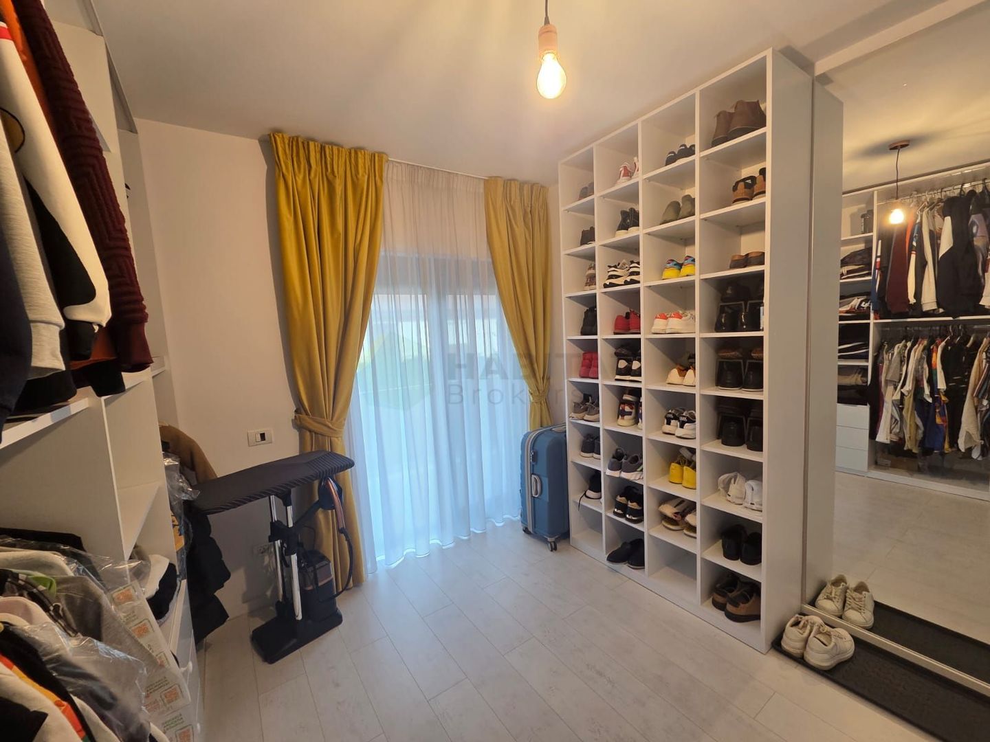 Vilă  cu mansardă, piscină și design modern – Tunari - Poză 19