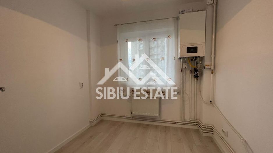 Apartament decomandat cu 2 camere, balcon, etaj 3, recent renovat, -Sibiu - Poză 13